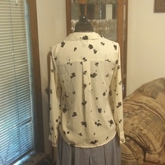 Who What Wear Button Down Floral Blouse - Picture 6 of 9